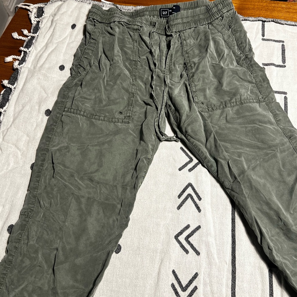 GAP Women’s Sage Cargo Pants